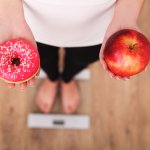 Banyak orang memilih menjalani diet untuk menurunkan berat badan. Diet yang tepat adalah diet yang mendatangkan kesehatan. Pertanyaannya, bagaimana agar cara diet sehat yang aman bagi tubuh bisa Anda lakukan? Tentunya adalah dengan mengikuti berbagai panduan dan ketentuan tertentu. Berikut ini ada 7 cara diet sehat yang aman untuk Anda coba.