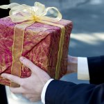 Corporate gifting is a great strategy to foster better relationships with your clients, and to encourage your employees to continue to strive harder to ensure the success of your company. This article stresses on the quality and the usability of the gift; two very important factors to consider when choosing the ideal corporate gift. Read on to find out our list of carefully chosen ideas that are sure to please.