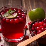 Cranberry adalah salah satu buah terbaik yang mengandung berbagai nutrisi. Sulit didapatkan buahnya di Indonesia, Anda tetap bisa mendapatkan kebaikan cranberry melalui jus. Berikut adalah 10 rekomendasi jus cranberry terbaik yang cocok dijadikan minuman sehat keluarga.