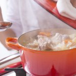 Mengukus makanan mungkin tidak menghasilkan rasa yang kuat seperti menumis atau menggoreng. Padahal, makanan kukus menjadi menu yang sehat karena nutrisinya lebih terjaga. Ada triknya juga loh untuk membuat makanan yang dikukus memiliki rasa. Pilih pula panci kukus yang memiliki fungsi lebih praktis, tetapi menjaga kualitas makanan. BP-Guide punya rekomendasi panci kukus yang bisa Anda pilih untuk makanan Anda. 