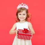 Rayakan ulang tahun anak dengan memberikan hadiah yang tepat. Intip yuk manfaat merayakan ulang tahun anak bersama BP-Guide. Jangan lupa cek rekomendasi hadiahnya, ya!