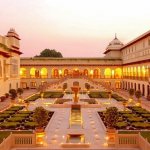 जयपुर हिंदुस्तान का एक बहुत बढ़िया और शानदार ऐतिहासिक जगह है जहां टूरिस्ट प्लेसिस भी बहुत बढ़िया है।  अगर आप जयपुर में जाने की सोच रहे हैं तो आप जयपुर  की इन जगहों पर जरूर जाएं।  हम आपके लिए जयपुर की 10 बेस्ट जगहों को चुनकर लाए हैं।  जानने के लिए अनुच्छेद पढ़ें। 