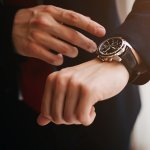 メンズ腕時計は時間管理に必要なアイテムであると同時に、男性をおしゃれに見せるアイテムでもあります。今回編集部ではweb調査を実施して、50代の男性に人気の高い腕時計ブランドをランキング形式でまとめました。ブランドごとに特徴や魅力を詳しくご紹介していくので、人気ブランドをチェックして自分にぴったりの腕時計を見つけてください。