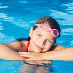 Berenang adalah hobi yang menyenangkan untuk anak-anak. Oleh karena itu, Anda harus memastikan keamanan dan kenyamanan si kecil saat berenang dengan memberikannya kacamata renang khusus. Simak rekomendasi kacamata renang anak terbaik dalam artikel BP-Guide berikut ini!