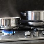 Kompor menjadi alat masak yang penting di dapur. Salah satu jenis kompor paling banyak dicari adalah kompor dua tungku. Nah, jangan sampai asal memilih kompor yang satu ini. Simak tips memilih kompor dua tungku dari kami! Selain itu, jangan lupa mengecek rekomendasi produknya juga, ya.