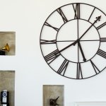 Teknologi membuat kita jadi lupa akan beberapa benda yang tadinya sangat penting dalam kehidupan kita. Salah satu contohnya adalah jam dinding. Sejak ada smartphone, jam dinding seolah jarang kita lirik. Padahal, fungsi jam dinding lebih dari sekadar menunjukkan waktu, loh! Cek tips memilih jam dinding dan juga rekomendasi jam dinding unik dari BP-Guide!