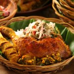 Nasi campur adalah kuliner khas Bali yang jadi favorit para wisatawan. Kalau Anda punya rencana pergi ke Bali, jangan lupa cicipi kelezatan nasi campur khas Pulau Dewata. Rekomendasi tempatnya bisa Anda temukan dalam artikel BP-Guide berikut!