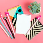 Malas mencatat pelajaran sekolah? Tentu hal ini tak bisa dibiarkan. Kamu bisa mencari cara agar lebih semangat lagi dalam menulis, misalnya saja dengan menggunakan pulpen bermotif karakter favoritmu. Tertarik membelinya? Ini dia rekomendasi pulpen karakter pilihan BP-Guide khusus buat kamu!