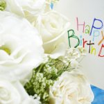 小学生・中学生の女友達への誕生日には、友情をさらに深めるメッセージを贈りたいですよね。そこで、喜んでもらえるメッセージの書き方のコツから具体的なメッセージの例、そして伝え方のポイントまでをわかりやすくご紹介します。ぜひ素敵なメッセージを考えてみてください。