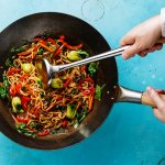 Wok Pan merupakan salah satu alat yang sangat penting dalam kegiatan memasak. Apalagi jika Anda akan menumis makanan tertentu. Wok pan terbuat dari beberapa jenis bahan serta telah dipasarkan oleh berbagai merek. Oleh karena itu, pentin untuk mengetahui bagaimana tips memilih wok pan berdasarkan bahannya untuk  mengetahui keunggulan dari wok pan tersebut serta beberapa rekomendasi wok pan terbaik untuk Anda.