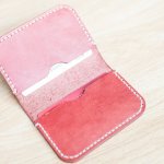 今回の記事では、大学生におすすめのレディースパスケースを徹底調査しました。編集部で実施したwebアンケートなどの独自のリサーチ結果をもとに、人気のブランドをランキング形式でご紹介します。定期入れなどの小物に気を使うことで、大学でも周りと差がつくおしゃれを楽しめます。自分にぴったりのアイテムを選ぶために役立つ情報をお伝えするので、ぜひ参考にしてください。
