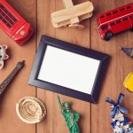 Jepang punya barang-barang unik yang bisa Anda jadikan oleh-oleh untuk keluarga di tanah air. Barang-barang unik ini ternyata juga digemari oleh para turis dari berbagai negara. Nah berikut beberapa rekomendasi marchandise yang bisa Anda beli saat berkunjung ke Jepang. 