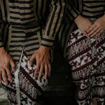 Siapa sangka saat ini batik sedang trend? Motifnya yang indah dan tidak hanya pantas digunakan untuk orang tua saja itulah yang menyebabkan batik sangat digemari oleh masyarakat di berbagai usia.