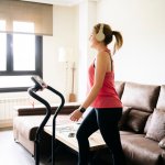 Treadmill, alat olahraga yang menggunakan mesin ini banyak digunakan sebagai pilihan untuk berolahraga di rumah. Alat ini juga biasa ditemui di banyak  pusat kebugaran atau fitness center. Cek yang cocok untuk kamu ya!
