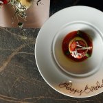 誕生日に豪華なディナーを楽しむなら、ロマンティックな街・横浜を訪れてみませんか。今回は、横浜・みなとみらいエリアの人気レストランを集め、2025年最新情報をお届けします。各店舗のおすすめディナーコースのほか、記事の後半では周辺で訪れたいデートスポットについてもご紹介しますので、ぜひ参考にしてください。
