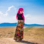 Rok panjang atau rok maxi adalah salah satu item fashion wajib untuk wanita muslimah. Agar tampak stylish dan modis, muslimah tentu harus tahu inspirasi fashion dan pilihan rok yang tepat seperti yang akan dibahas BP-Guide dalam artikel yang satu ini.