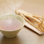 Ginseng sudah sangat terkenal dengan keampuhannya dalam menyembuhkan dan beragam manfaat lainnya yang membuat tubuh semakin sehat saat mengonsumsinya. Nah, kalau kamu sedang merasa kurang sehat, BP-Guide punya rekomendasi minuman dari ginseng yang bikin kesehatanmu semakin membaik. Yuk, simak aja!