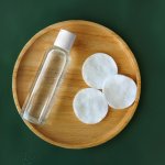 Toner adalah komponen penting dalam rangkaian perawatan kulit. Buat Anda yang punya kulit kering, Anda sebaiknya pilih hydrating toner. Simak rekomendasi hydrating toner terbaik dalam artikel BP-Guide berikut ini.