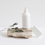 Rambut berketombe tentunya sangat mengganggu. Kita jadi merasa gatal dan merasa terganggu saat beraktivitas. Selain itu, rambut berketombe juga sangat mengganggu penampilan. Kita jadi kurang pede karena ada serpihan putih pada rambut. Kesannya kita tidak bisa merawat diri dengan baik. Hilangkan ketombe dengan berbagai tips dari BP-Guide. Cek juga rekomendasi sampo penghilang ketombe dari kami!