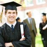 Lagi cari kado wisuda untuk pacar pria kamu? Kamu enggak perlu lagi muter-muter nyari kado sendirian. Di sini, BP-Guide telah menyiapkan beberapa inspirasi yang bisa kamu pilih untuk jadi kado tanpa ribet dan tetap romantis!
