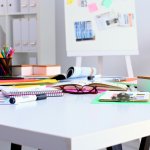 Semakin indah meja kerjamu, maka akan semakin baik hasil kerjamu. Apakah kamu percaya hal tersebut? Bila benar mood kamu tergantung situasi lingkungan, maka meja kerja perlu ditata ulang. Simak tips dan rekomendasi dari BP-Guide berikut sebelum menata ulang meja kerjamu, yah.