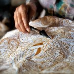 Batik merupakan salah satu produk budaya Indonesia yang kini banyak diaplikasikan dalam pakaian hingga pernik-pernik interior. Motif batik sangat indah dan beragam. Apakah Anda mengetahuinya?