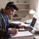 Sebagai pelajar, tugas utama kita adalah belajar. Untuk sementara ini, kita masih banyak belajar di rumah ketimbang di sekolah. Hal ini tidak ada masalah karena kamu tetap bisa belajar dengan nyaman selama kamu tahu tips-tips-nya. Kami juga merekomendasikan deretan produk terbaik untuk menunjang aktivitas belajarmu.