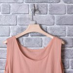 Baju warna peach banyak disukai baik oleh anak kecil, remaja, hingga dewasa. Ini karena fashion dengan warna peach bisa memberi kesan ceria pada pemakainya. Mau tampil memakai fashion warna peach tapi bingung padu padannya? Untuk inspirasi padu padan fashion peach, kami sudah sediakan untuk kamu. Jangan lupa juga untuk mengecek aneka baju peach untuk kamu kenakan!