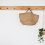 Gantungan tas tentunya menjadi produk yang sangat membantu, apalagi bila Anda adalah pengoleksi tas. Cari tahu juga bagaimana cara menyimpan tas yang tepat agar lebih rapi. Simak ulasan berikut rekomendasi produk dari BP-Guide berikut ini, yah.