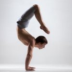 Yoga kini tengah menjadi salah satu olahraga yang digandrungi, tak cuma oleh wanita tapi juga oleh kaum pria. Untuk olahraga satu ini memang tidak banyak peralatan yang harus dipersiapkan, hanya saja Anda tentunya harus sedia pakaian nyaman dan elastis untuk mendukung pergerakan tubuh Anda. Yuk disimak 10 pilihan celana yoga untuk pria di artikel BP-Guide satu ini!