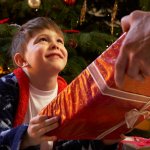 この記事では、小学3年生の男の子におすすめのクリスマスプレゼントをランキング形式で紹介しています。編集部がwebアンケート調査などを行いセレクトした商品は、小学生の男の子から実際に人気のあるアイテムばかりです。選び方のポイントや予算などもチェックして、クリスマスを盛りあげる素敵なプレゼントを手に入れましょう。