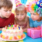 Bài viết dưới đây là 10 gợi ý món quà sinh nhật mà bất cứ bé gái 7 tuổi nào cũng sẽ yêu thích, vừa có màu sắc nữ tính đáng yêu và dễ thương nữa. Mong là gợi ý sẽ phù hợp với ý tưởng chọn quà của bạn.
