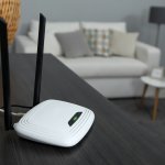 Anda pasti menginginkan koneksi internet yang cepat dan stabil di rumah Anda. Dua perangkat kunci yang memainkan peran penting dalam hal ini adalah modem dan router WiFi.

