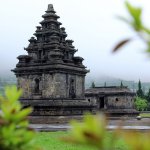 Dataran tinggi Dieng yang terletak di kawasan Wonosobo, Jawa Tengah memang punya daya tarik tersendiri. Jika Anda berencana mengunjungi daerah wisata yang satu ini, Anda  juga wajib tahu rekomendasi penginapan wisata Dieng yang cocok dijadikan tempat bermalam berikut ini.