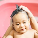 Rambut bayi adalah mahkota kecil yang perlu perawatan dan perhatian khusus. Minyak rambut untuk bayi adalah solusi lembut untuk menjaga rambut si kecil tetap sehat dan indah. Hari ini, mari kita telusuri bagaimana Anda dapat memberikan kasih sayang yang tulus pada rambut bayi Anda dengan bantuan minyak yang lembut dan aman.