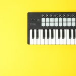 MIDI keyboard adalah alat yang tak bisa dilewatkan para pecinta musik. Dengan kemampuan untuk menghubungkan ke komputer atau perangkat elektronik lainnya, MIDI keyboard memberikan kontrol penuh atas berbagai instrumen virtual dan software musik. Yuk, cek 10 rekomendasi MIDI keyboard terbaik yang dapat membantu mewujudkan potensi kreatif Anda!