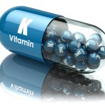 Dibanding jenis vitamin lain, vitamin K memang kurang akrab di telinga masyarakat. Namun, jangan remehkan vitamin K karena vitamin ini sama pentingnya untuk menjaga kesehatan apalagi jika dokter meresepkannya. Ayo, kenali manfaat vitamin K dan rekomendasi produk tablet vitamin K terbaik.