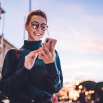 Di era serba digital ini, manusia memang tak lepas dari smartphone. Ponsel pintar ini digunakan untuk menunjang beragam aktivitas sehari-hari. Untuk mendapatkan fitur-fitur terbaru, tentu kamu perlu mengganti ponselmu dengan yang terbaru secara berkala. Tertarik mengganti ponselmu dengan smartphone seharga Rp 3 jutaan? Yuk, simak rekomendasinya dari BP-Guide!