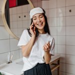 Permasalahan kulit berjerawat memang mengganggu keseharian. Salah satu cara untuk merawat kulit yang berjerawat adalah rutin menggunakan masker. Saat ini ada mugwort mask yang kandungannya bisa meredakan jerawat dan cocok untuk kulit berminyak. Yuk, cek dulu beberapa rekomendasi mugwort mask lewat artikel ini.