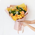 退職祝いや、結婚祝いなどの記念すべき瞬間に、贈り主の想いのこもった特別な花束を届けませんか？この記事では2022年最新情報として、予算3000円で贈れる花束を厳選してご紹介します。フラワースミス・レイリやTHE ROSE SHOPなどこだわりのショップの花束から、Anne's Flowerのインパクトあるひまわりの花束まで、幅広くまとめました。