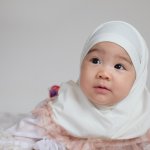 Memilih jilbab untuk anak tentu tak bisa sembarangan. Anda perlu memilih jilbab terbaik agar si kecil tetap merasa nyaman. Segera lihat tips memilih jilbab anak dan rekomendasinya di artikel ini.