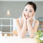 Semakin ke sini, perkembangan pengaruh K-Pop tak hanya mencakup kuliner dan fashion tapi juga merambah ke skincare. Dengan semakin banyaknya beauty bloggers, semakin besar juga cakupan pasar dari kosmetik, termasuk kosmetik impor Korea yang digemari karena disebut-sebut mengandung bahan-bahan natural dan cocok untuk kulit wajah Asia. 