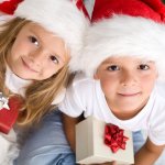 クリスマス会でプレゼント交換をする際のギフトは、予算に限りがある場合でも子供の心を掴むアイテムを選ぶことが大事です。今回は、予算500円で手に入るプレゼント交換におすすめのギフトを、webアンケートなど様々な情報をもとに編集部が厳選しました。人気の理由やどんな子供に向いているかも解説しているので、ランキングの情報を参考にして、楽しいクリスマス会にぴったりなプレゼントを見つけてください。