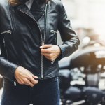 Dalam mengendarai motor, menjaga keamanan adalah prioritas. Untuk itu, rekomendasi jaket motor yang tepat sangat penting. Jaket motor harus memiliki perlindungan tinggi, kenyamanan, serta desain yang modis. Artikel ini akan memandu Anda memilih jaket motor yang sesuai dengan kebutuhan Anda, untuk menikmati perjalanan tanpa mengesampingkan keselamatan.