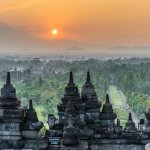 Magelang adalah salah satu kota di Jawa Tengah yang terkenal sebagai daerah pariwisata. Sebut saja Candi Borobudur atau Punthuk Setumbu dan beberapa daerah lainnya yang membuat banyak wisatawan penasaran. Bahkan beberapa hasil kebudayaannya pun patut dijadikan sebagai oleh-oleh. Penasaran? Yuk disimak! 