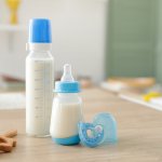Susu formula merupakan alternatif jika bayi tidak dapat menerima ASI. Namun jangan sembarangan memberikan susu formula ya! Simak artikel BP-Guide berikut untuk menemukan tips memilih susu formula terbaik berdasarkan usia bayi dan rekomendasi produknya!