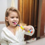 Nếu như bạn đang băn khoăn không biết nên lựa chọn loại bàn chải đánh răng  nào cho bé yêu nhà mình thì đừng bỏ qua bài viết này nhé. Sau đây, Bp-guide xin giới thiệu đến bạn gợi ý 10 bàn chải đánh răng điện cho bé giúp bảo vệ răng miệng an toàn (năm 2022), mời bạn cùng theo dõi.