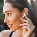 Earphone digunakan untuk memudahkan pendengaran. Sekarang, earphone juga digunakan sebagai pelengkap untuk mendengarkan musik meski di tengah keramaian. Sedang mencari earphone terbaik? Simak rekomendasi dari BP-Guide berikut ini, ya!