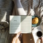 Novel genre misteri juga cukup banyak diminati oleh pembaca. Alur ceritanya yang membuat tegang, penasaran hingga membuat pembaca takut ternyata menjadi daya tarik tersendiri bagi pembaca. Bagi Anda yang menginginkan sebuah cerita dengan sisi yang berbeda, beberapa novel misteri ini bisa menjadi pilihan menarik untuk Anda. 