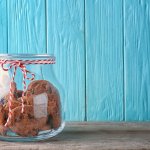 Mendekati bulan puasa, segala persiapan untuk Lebaran sudah dilakukan bukan? Termasuk kue-kue kering yang siap menjadi santapan khas hari raya. Untuk menyimpan kue kering buatanmu, BP-Guide akan memberikan rekomendasi toples kue kering termurah dengan tampilan yang cantik.